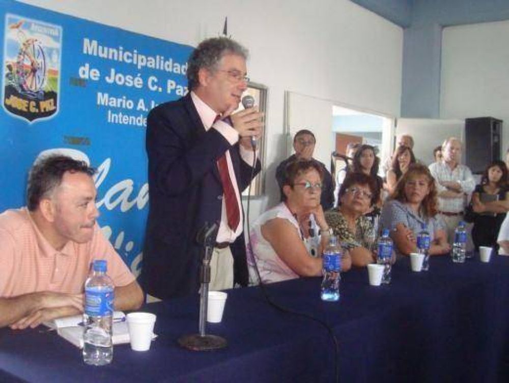 En la Universidad de Jos� C. Paz Capacitan a trabajadores vecinales en la prevenci�n de adicciones