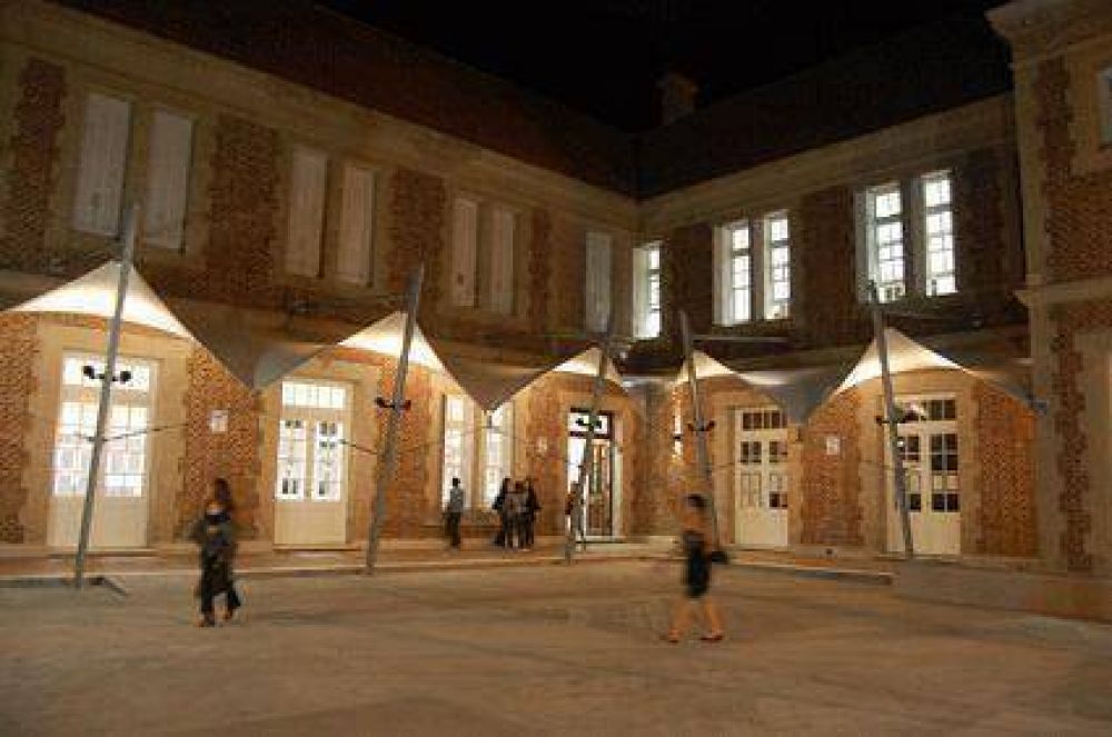 En el Pellegrini, con una inversi�n de 3 millones de pesos  Con 500 alumnos, comenzaron las clases de la Facultad de Econ�micas de la UBA en Pilar
