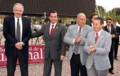 Jaque va a Washington y su gabinete deber� ir a los departamentos