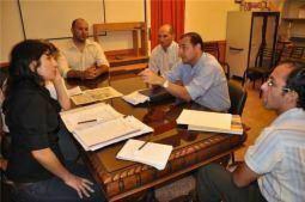 Educaci�n y diputados coordinan el proceso de entrega de laptops
