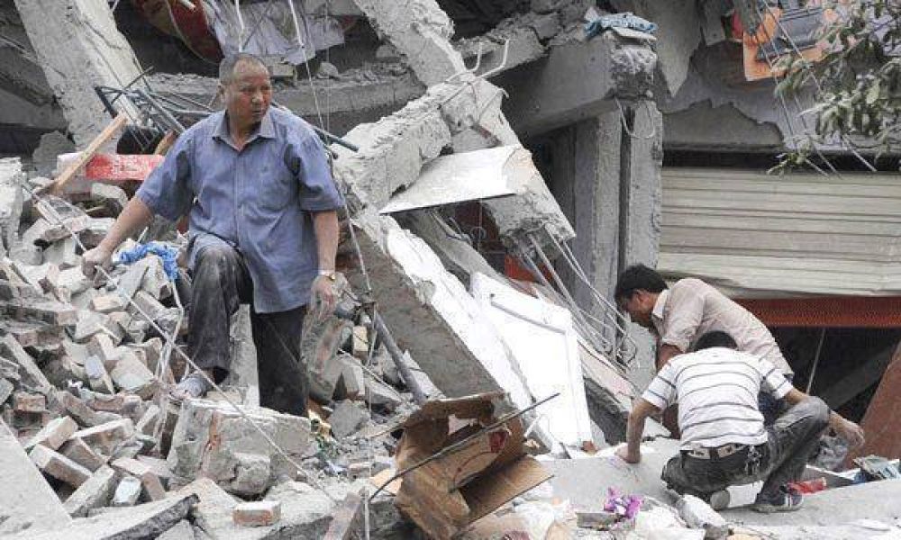 Hay 400 muertos y 8.000 heridos por un terremoto en China