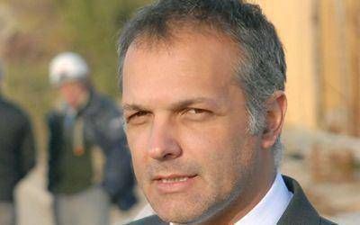Buzzi no descuida gesti�n local y a la vez planifica para 2011