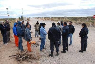  En Roca cortan accesos a yacimientos de Chevron