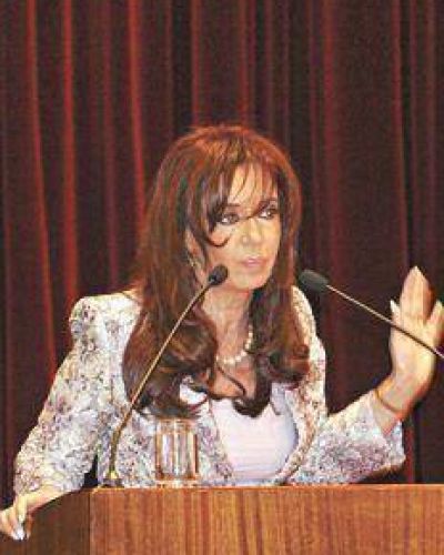 CFK dijo que Cobos "viol� la Constituci�n"