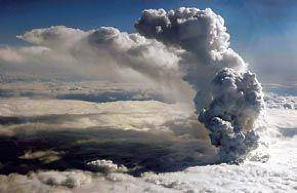 Caos a�reo en Europa tras la erupci�n de un volc�n en Islandia