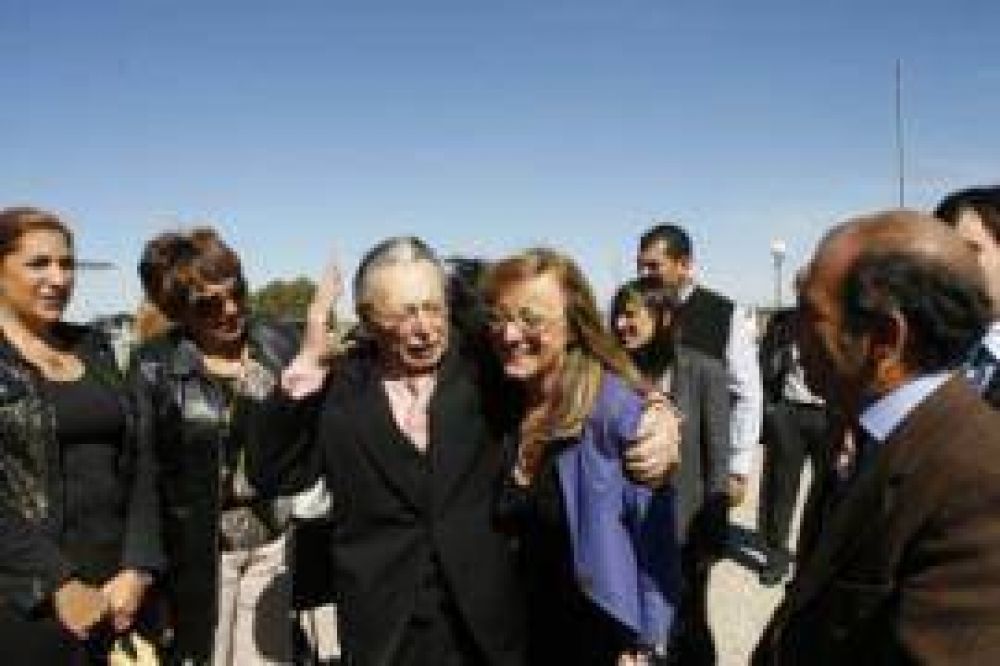 Carhu�: "Dejamos atr�s el pa�s del ajuste y trabajamos por un pa�s que crece"