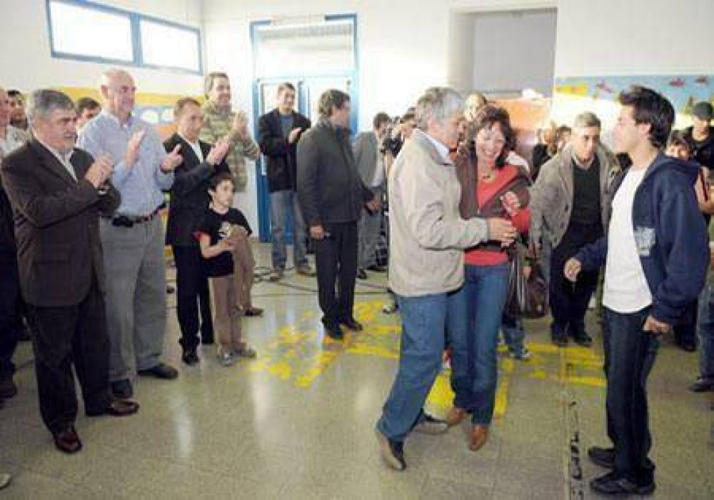 Das Neves entreg� casas en Esquel y defendi� el Fondo de Equidad
