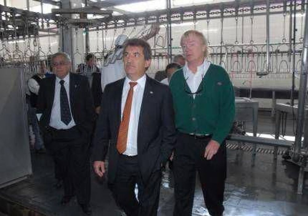 Urribarri visit� la planta aviar Sagem�ller
