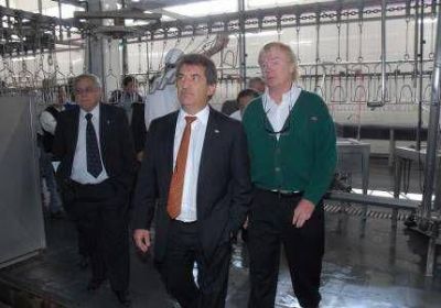 Urribarri visit� la planta aviar Sagem�ller