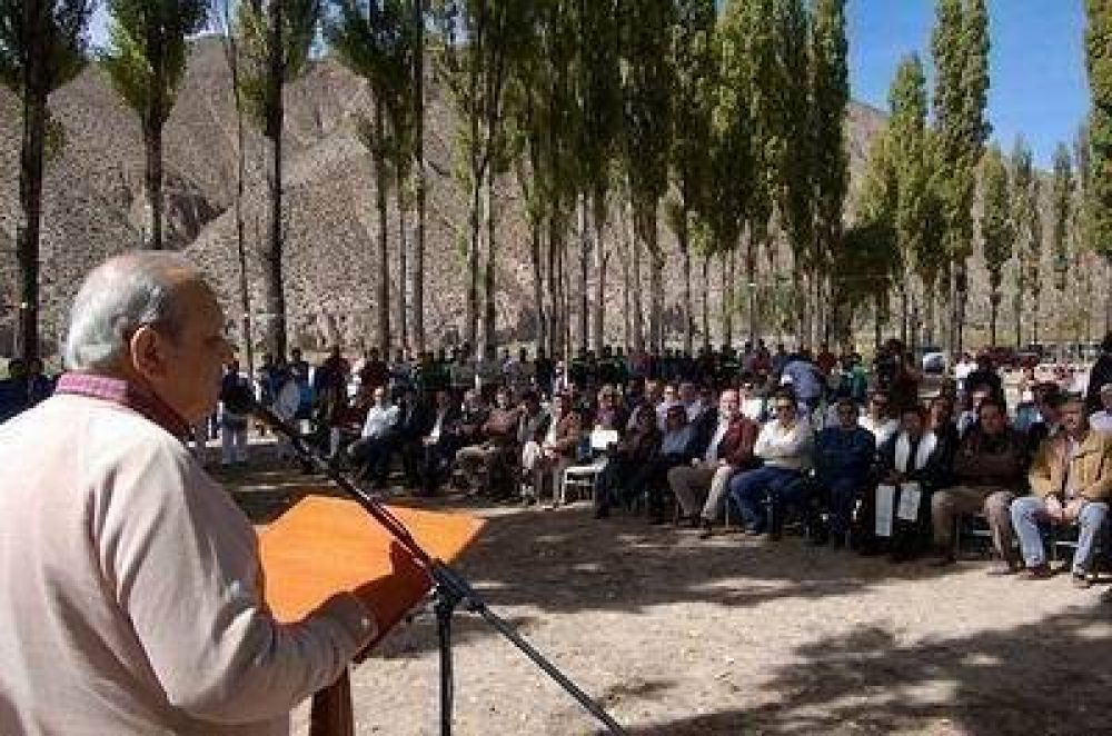 Brizuela fustig� a legisladores nacionales que no dan qu�rum El primer mandatario lanz� en Fiambal� la campa�a del Movimiento Renovador.