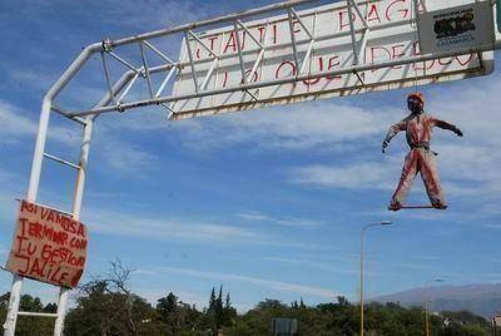 Municipales de Valle Viejo seguir�n cortando la ruta
