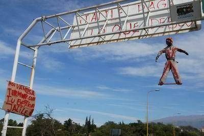 Municipales de Valle Viejo seguir�n cortando la ruta