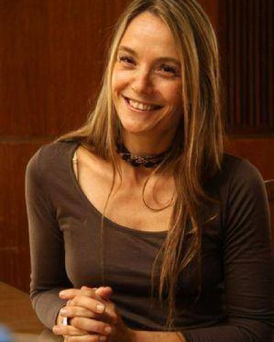 La ex Reina que maneja el protocolo del Gobernador