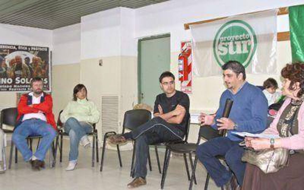 Pino Solanas trajo su aval a Comodoro