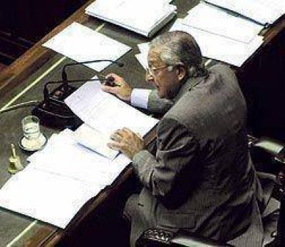 Diputados: la oposici�n presiona y amenaza limitar el poder de Fellner