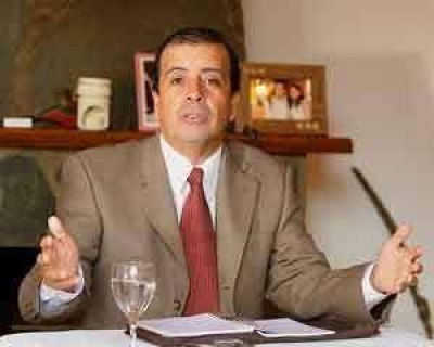 Casta��n dijo que "no es bueno" que se tomen decisiones en la UCR en contra del gobernador Saiz
