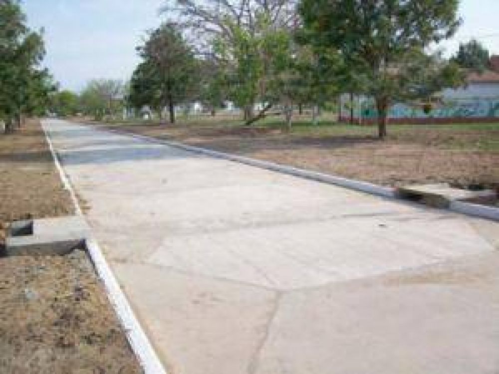 La provincia inaugur� 12 cuadras de pavimento en el Cerrito