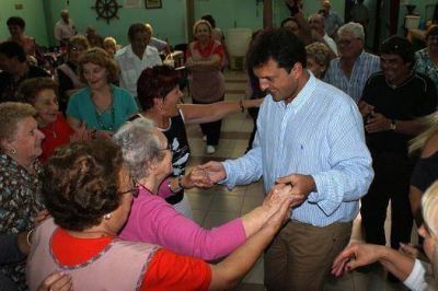 Sergio Massa festej� los 28 a�os del Centro de Jubilados 2 de Abril