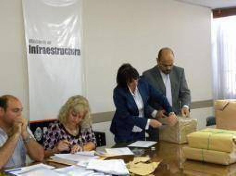 Remodelar�n hospitales en Merlo y Moreno