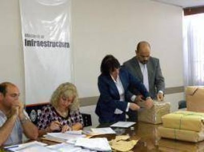 Remodelar�n hospitales en Merlo y Moreno