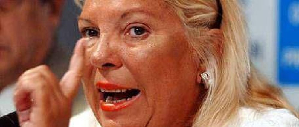 Carri� sali� a defender a Cobos