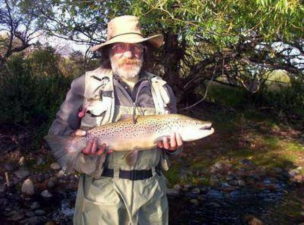  Atrapante concurso de pesca deportiva en el r�o Limay