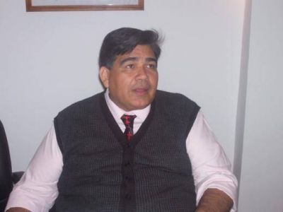 Mario Ishii Se va acomodando el poncho