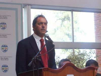 Scioli en Malvinas Cariglino lo dej� solo