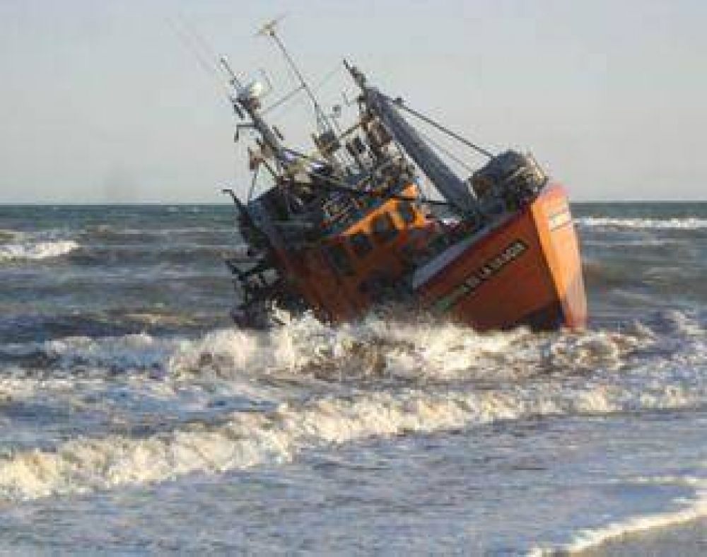 Pesquero marplatense encall� en Mar del Sur