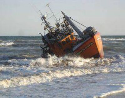 Pesquero marplatense encall� en Mar del Sur