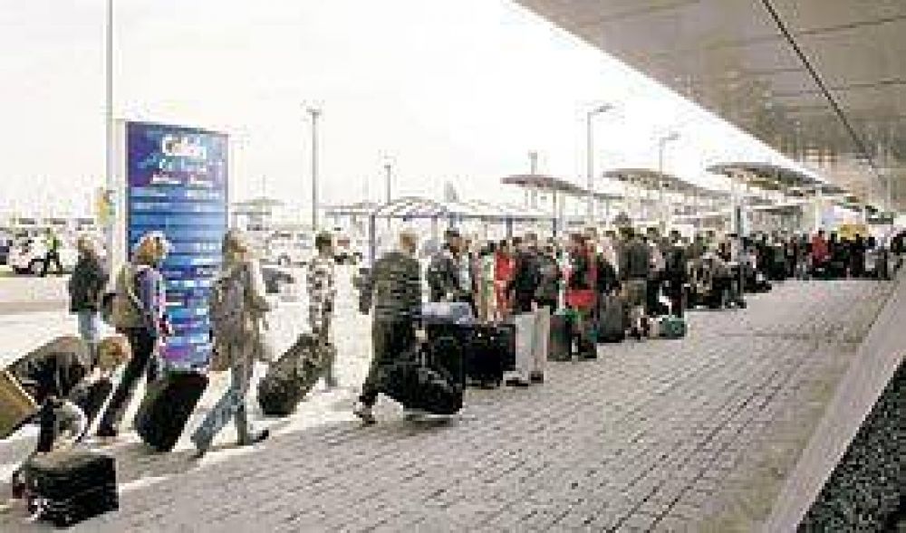Europa comienza a levantar hoy las restricciones a los vuelos 