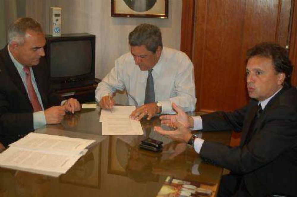Se firm� el convenio para instalaci�n de 60 c�maras de seguridad en Berisso