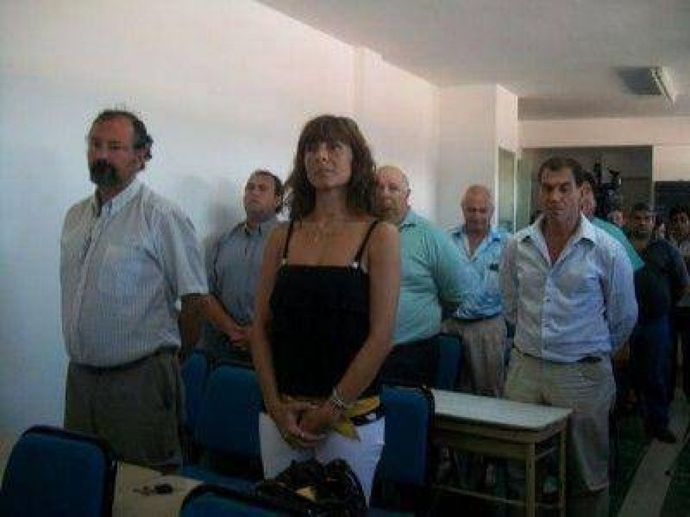 "En el intendente es incapaz de tomar una decisi�n por si mismo"