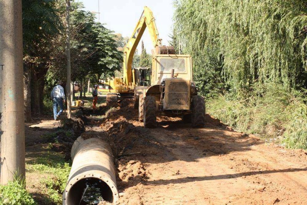 Escobar - BACHEOS, REPARACION DE CORDONES, ZANJEO, CUNETEO Y TAREAS DE ACONDICIONAMIENTO SE REALIZAN EN DISTINTOS PUNTOS DEL DISTRITO