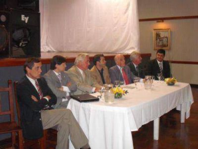 GARRIDO EXPUSO EN CAMARA DE COMERCIO