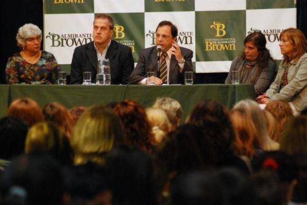 Unas 81 escuelas primarias recibieron 15 mil libros para repartir entre sus alumnos