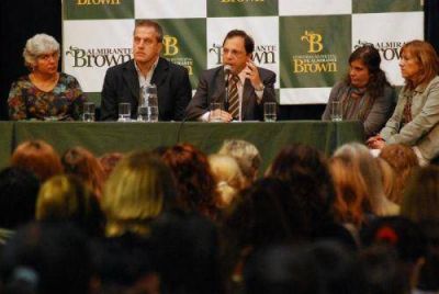 Unas 81 escuelas primarias recibieron 15 mil libros para repartir entre sus alumnos