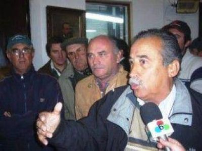 Ostoich y socialistas: Duro cruce verbal.