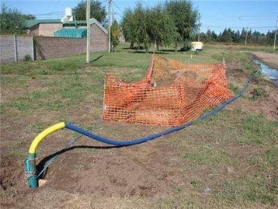 Perforaci�n en calle Iberlucea para para obtener agua potable