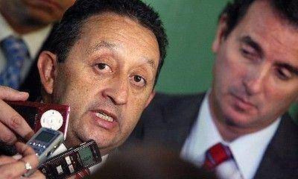 Jaque a P�rez Hualde: "Que me ense�e y dedique tiempo a solucionar el problema"
