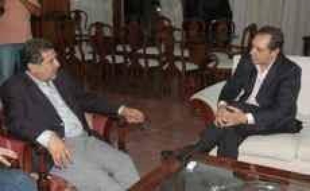 Beder Herrera se reuni� con directivos de Estrada