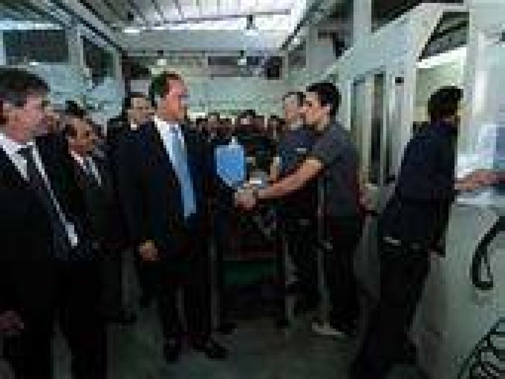 Scioli pidi� compromiso para que "nunca m�s haya una Argentina del volver a empezar"