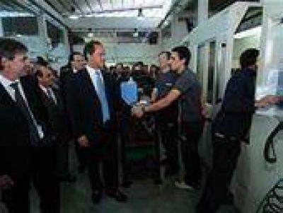 Scioli pidi� compromiso para que "nunca m�s haya una Argentina del volver a empezar"