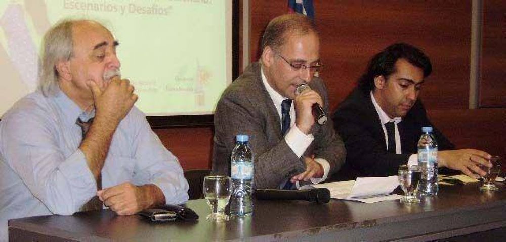 Ominami y Consenso Bicentenario Mor�n disertaron sobre integraci�n