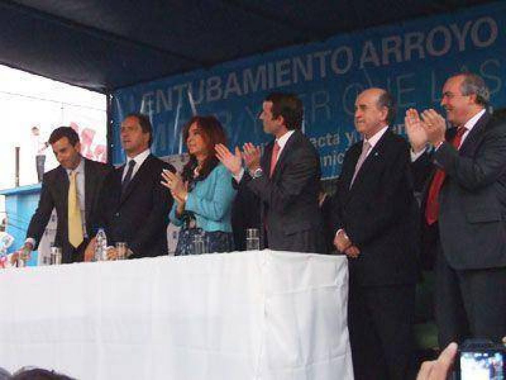  LOMAS | ACTO JUNTO AL INTEDENTE INSAURRALDE Desde Lomas, Cristina prometi� "profundizar el cambio"