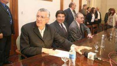 El titular de la AFIP firm� dos acuerdos en San Juan