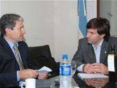 Ignacio Crotto entreg� un subsidio para la "II Fiesta del Olivo"