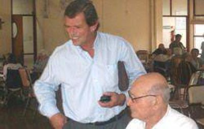 Adolfo Aldabe: "No estoy de acuerdo con el cambio del escudo municipal"