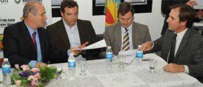 Bol�var firm� el convenio de adhesi�n al progama Envi�n