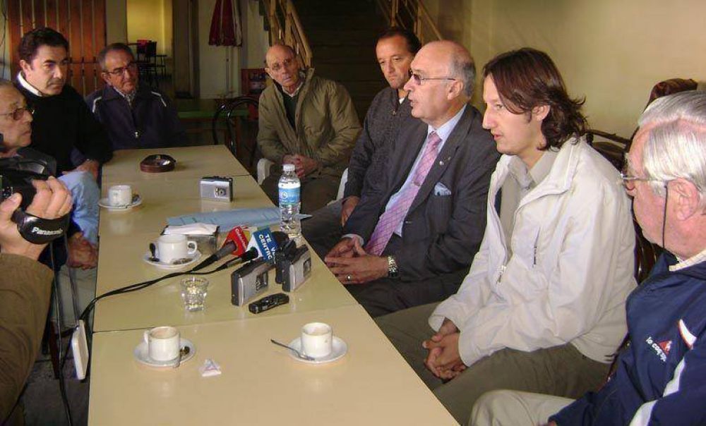 El municipio entreg� $10.000 al Club Colegiales